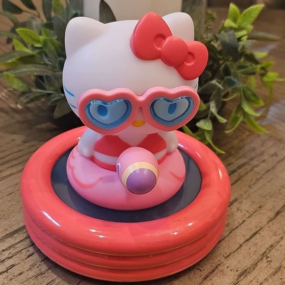 Hello Kitty Night Light - Picture 2 of 6